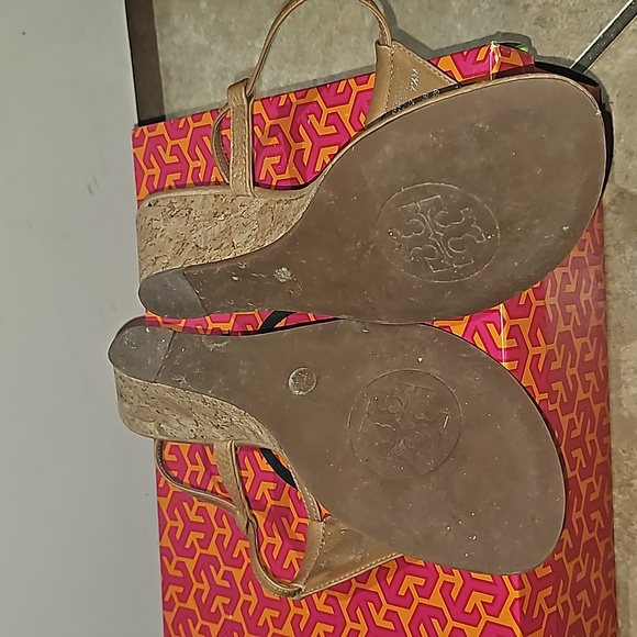 Tory Burch Britton 60mm wedge thong- Tumbled Leather - Picture 4 of 5